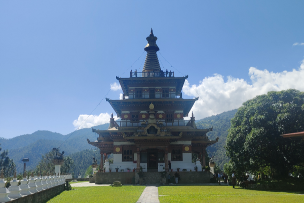 DISCOVER BHUTAN ON FOOT – DAY HIKING TOUR